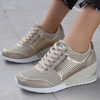 Stilrene Sneakers med Kilehæl for Damer