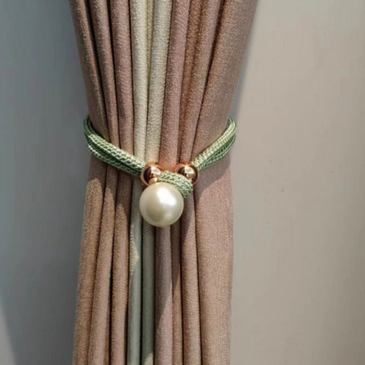 Shiny elegant 2-piece set with mother-of-pearl curtain tape