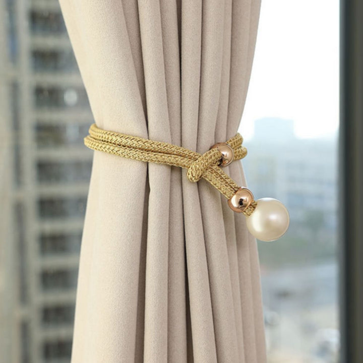 Shiny elegant 2-piece set with mother-of-pearl curtain tape