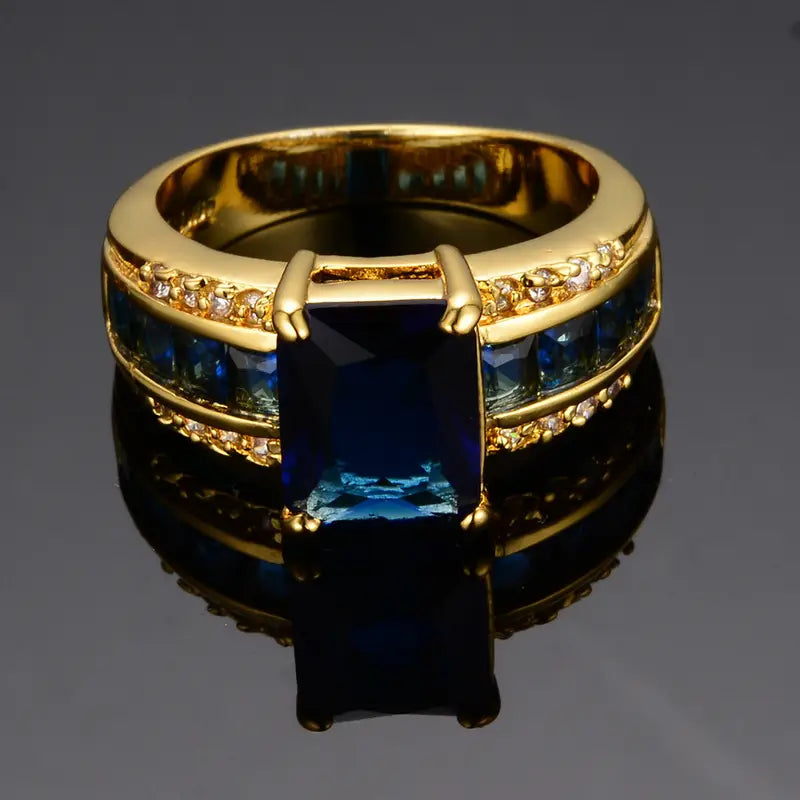 Elegant gullring med raffinerte detaljer