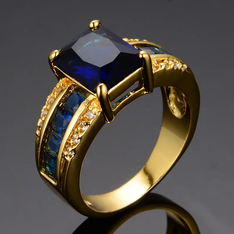 Elegant gullring med raffinerte detaljer