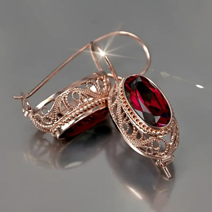 Elegante øredobber i roségull med raffinerte detaljer