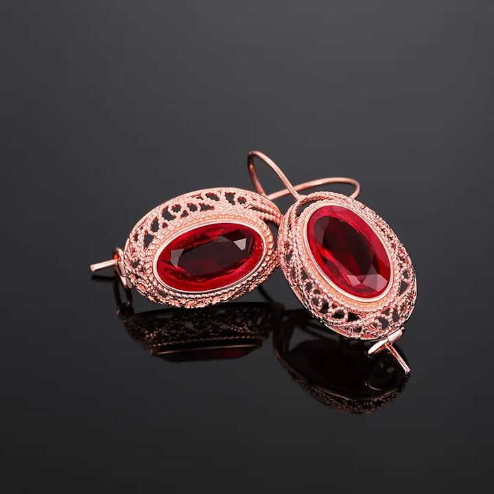 Elegante øredobber i roségull med raffinerte detaljer