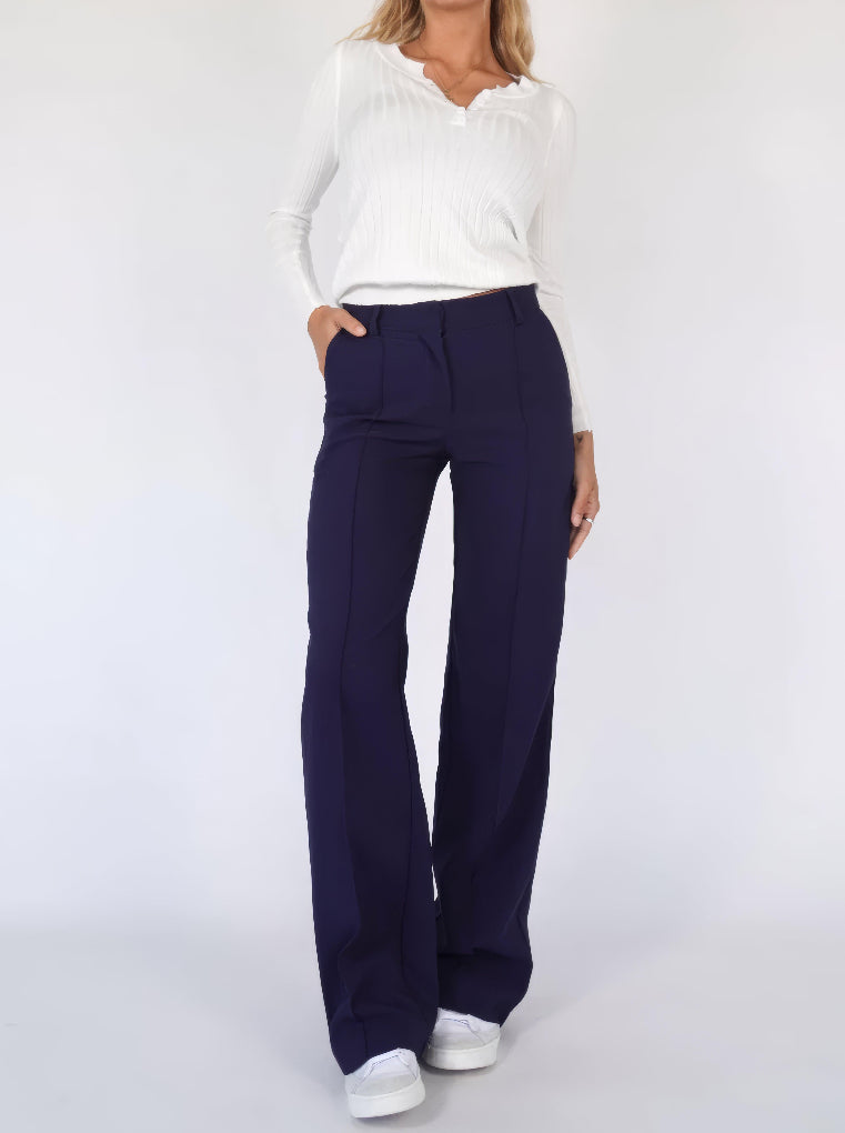 Women's pants with high waist and wide legs