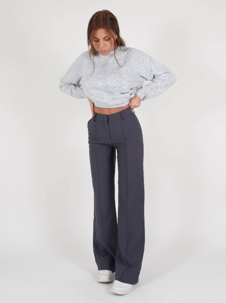Women's pants with high waist and wide legs