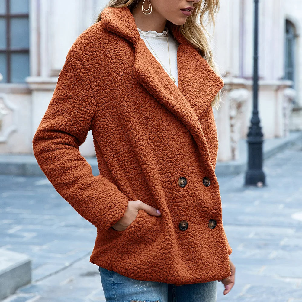 Mid-length coat with double-breasted buttons Elegant warmth with a timeless silhouette