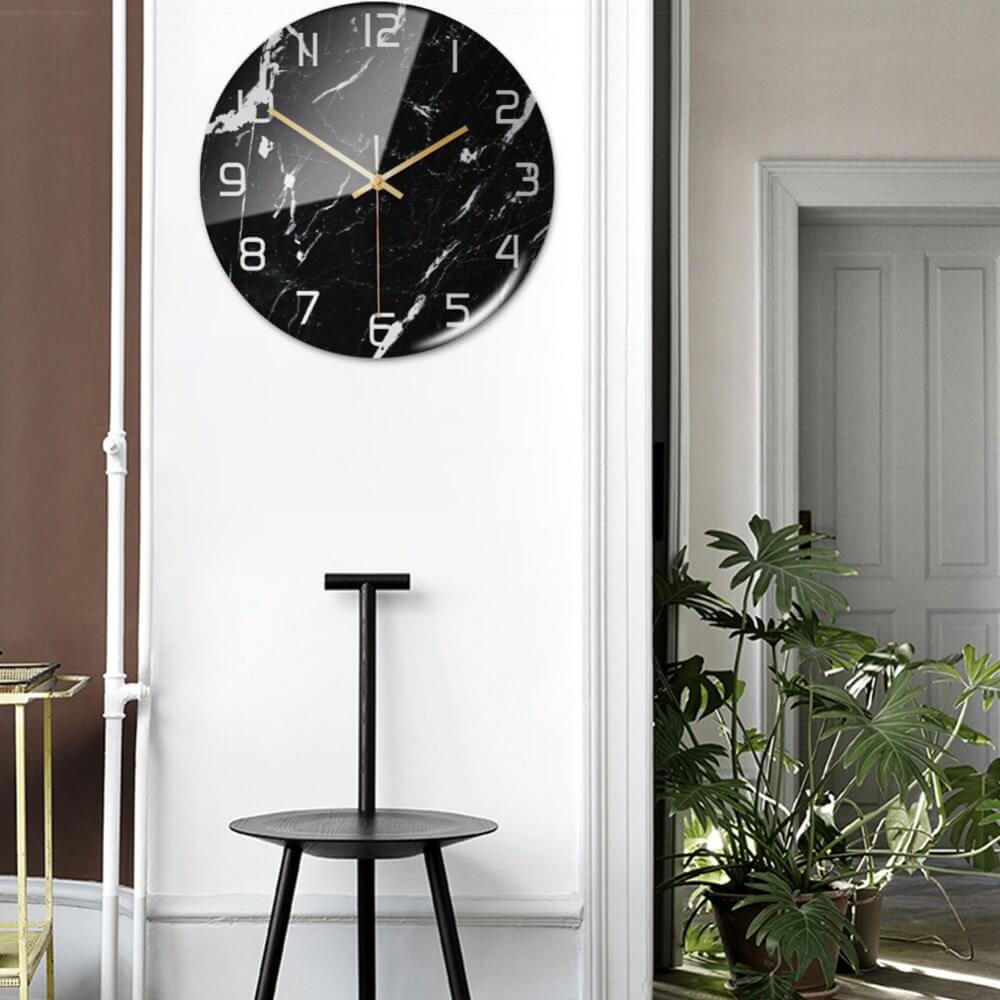 Elegant veggklokke med marmoreffekt – MarbleTime