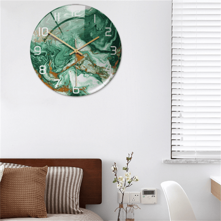 Elegant veggklokke med marmoreffekt – MarbleTime