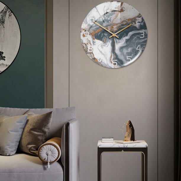Elegant veggklokke med marmoreffekt – MarbleTime