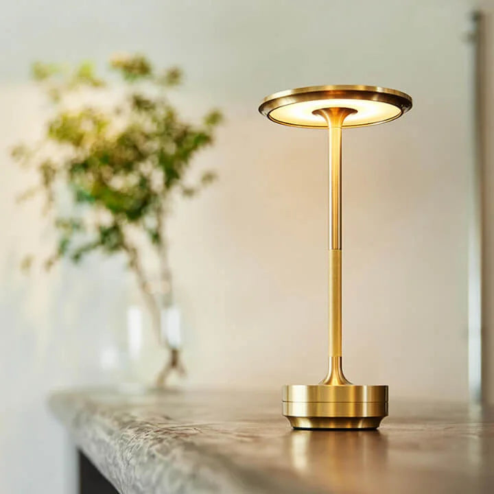 Trådløs og oppladbar LED-bordlampe med dimmefunksjon