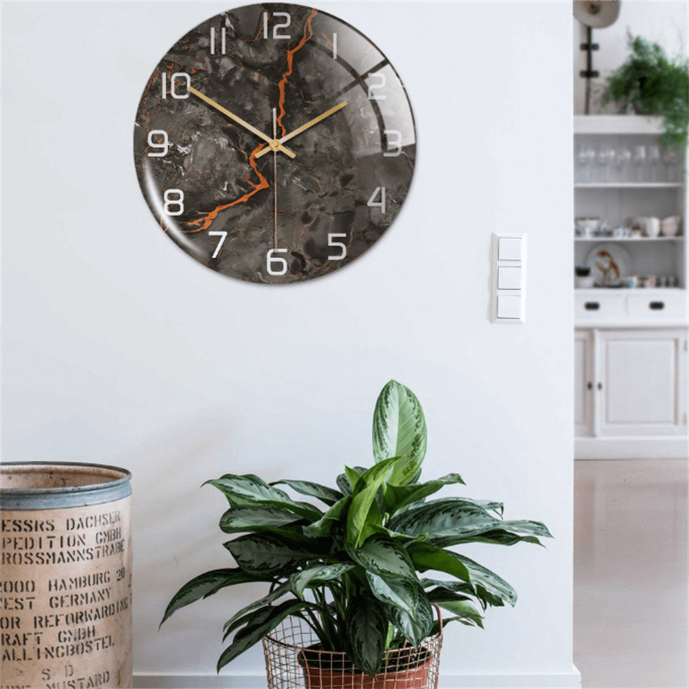Elegant veggklokke med marmoreffekt – MarbleTime