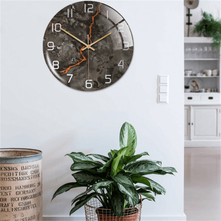 Elegant veggklokke med marmoreffekt – MarbleTime