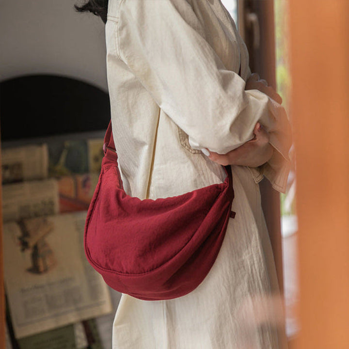 Geräumige Schultertasche aus Nylon für Frauen