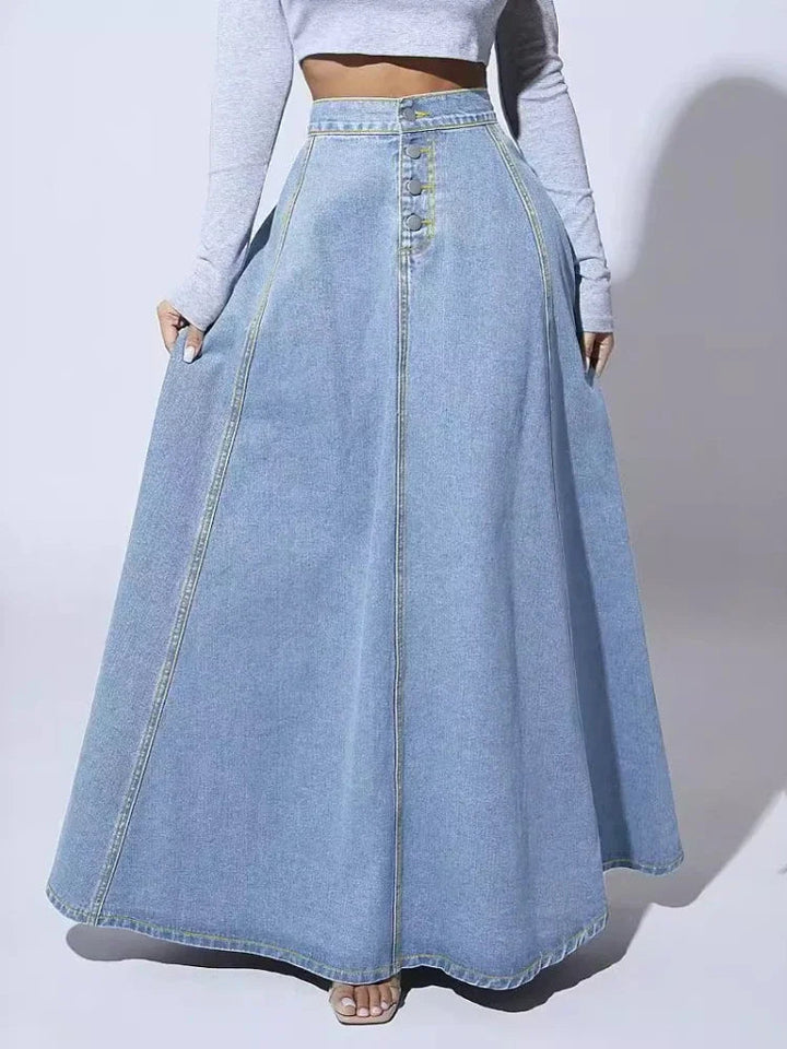 Women's denim skirt with A-line and button closure