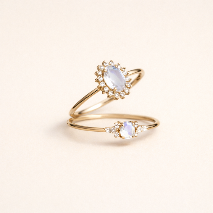 Gullring med opal og diamant
