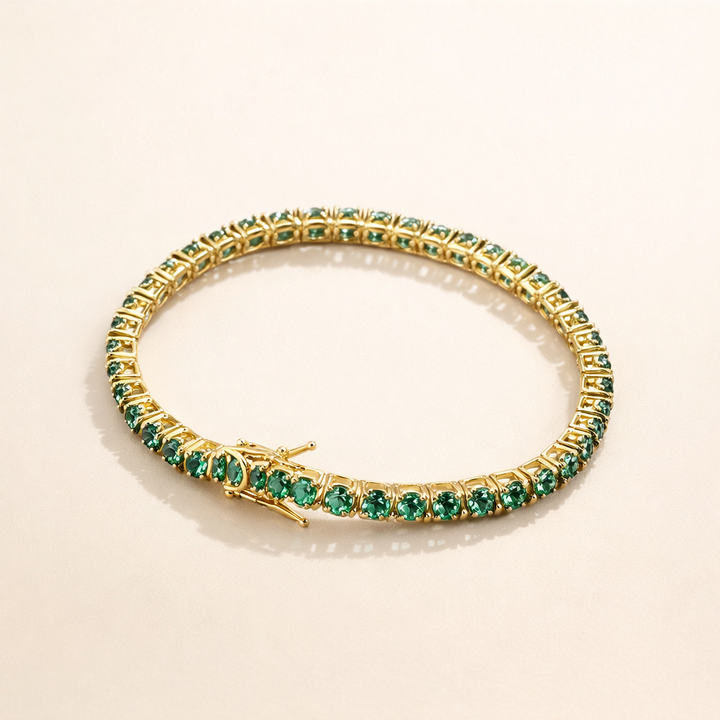 Elegant gullfarget armbånd med raffinerte detaljer