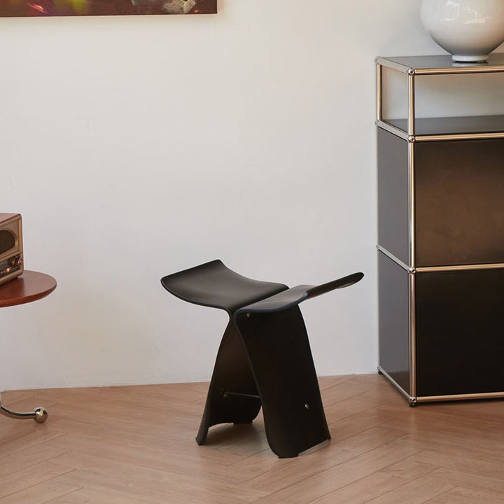 Elegant Sommerfuglkrakk – Tidløst Design for Stue og Gang