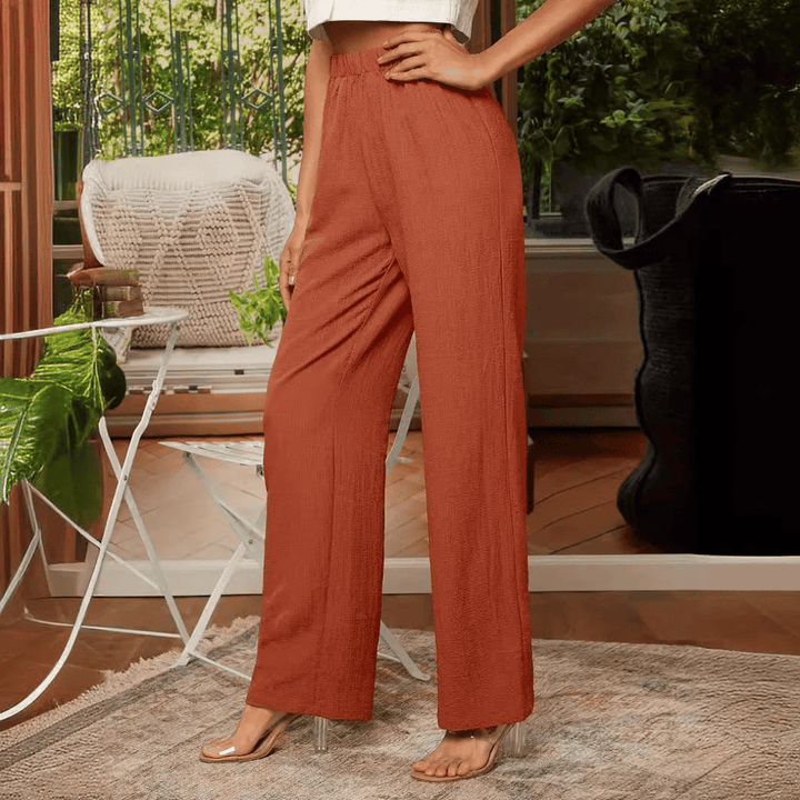 Women's pants with straight legs and elastic waist