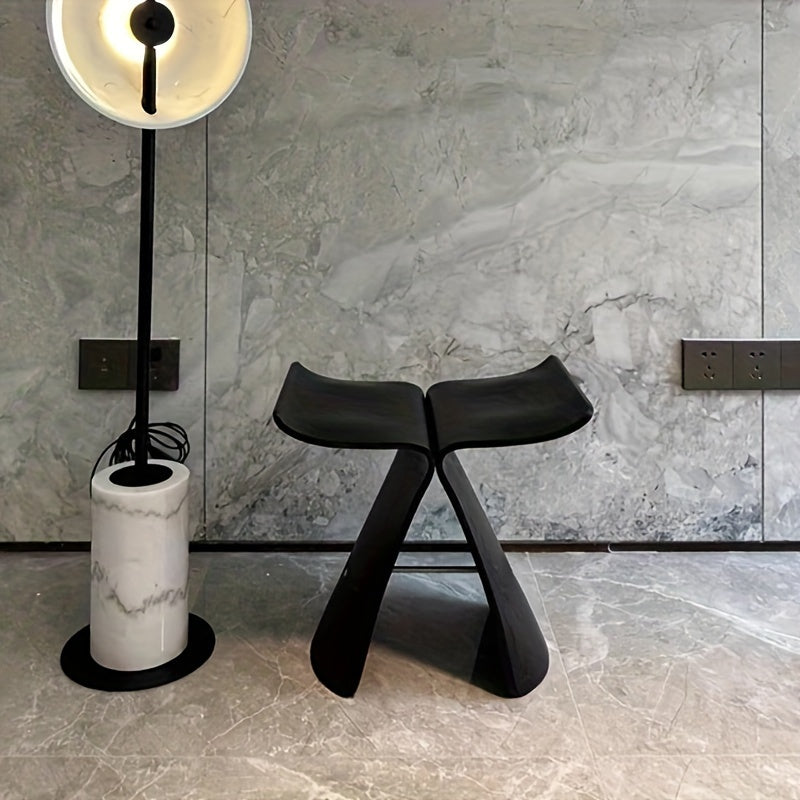 Elegant Sommerfuglkrakk – Tidløst Design for Stue og Gang