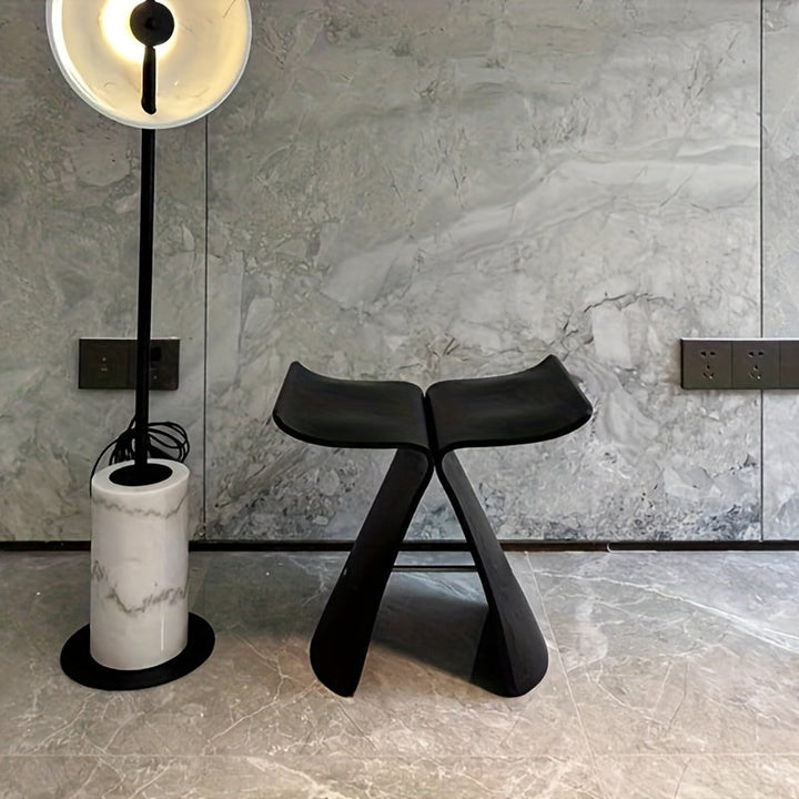 Elegant Sommerfuglkrakk – Tidløst Design for Stue og Gang