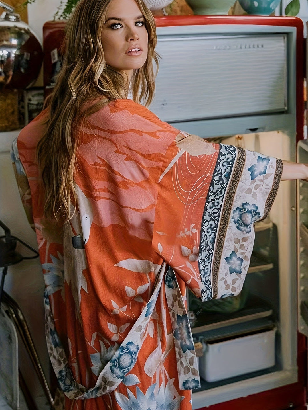 Kimono med rødt blomstertrykk - Isabella