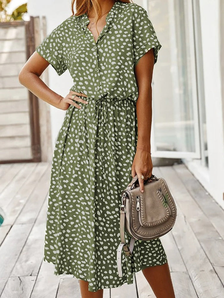 Elegant og komfortabel sommerkjole med print