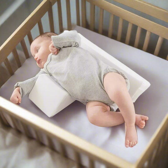 Justerbar sideliggepute for baby