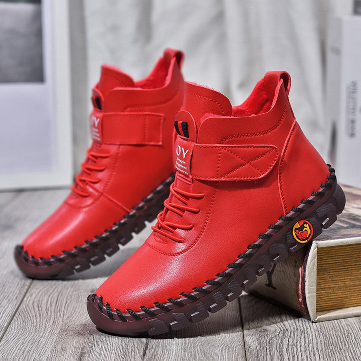 Relaxed hiking and outdoor shoes for women