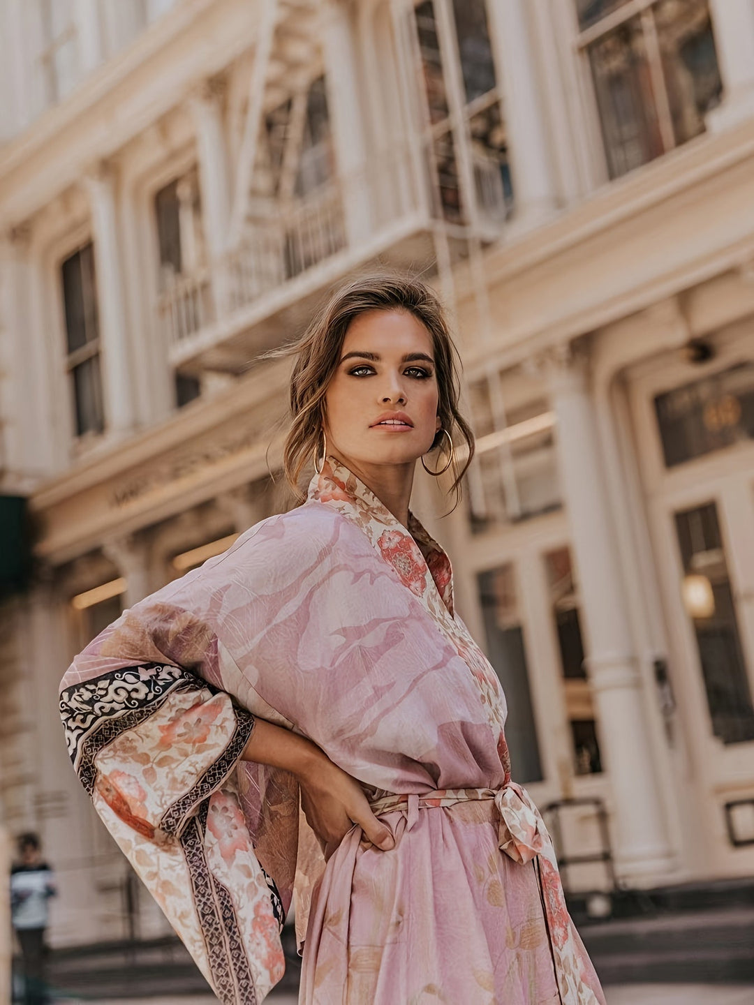 Kimono med rødt blomstertrykk - Isabella