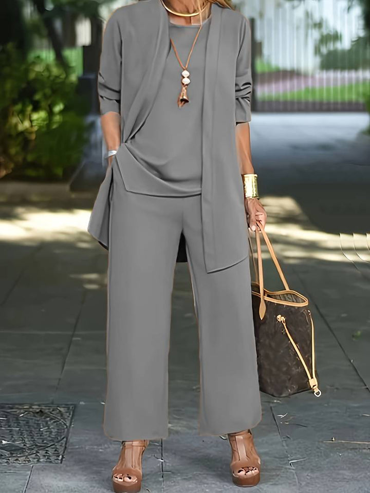 Elegant three-piece pantsuit for women