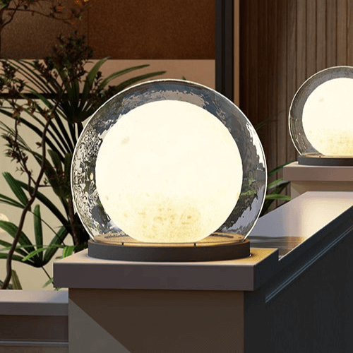 Moderne utendørslampe – Design i måneform