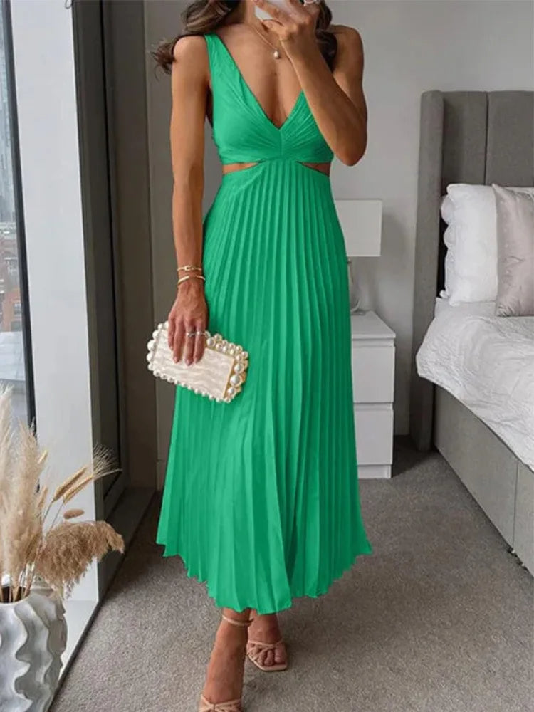Elegant sleeveless dress with open back