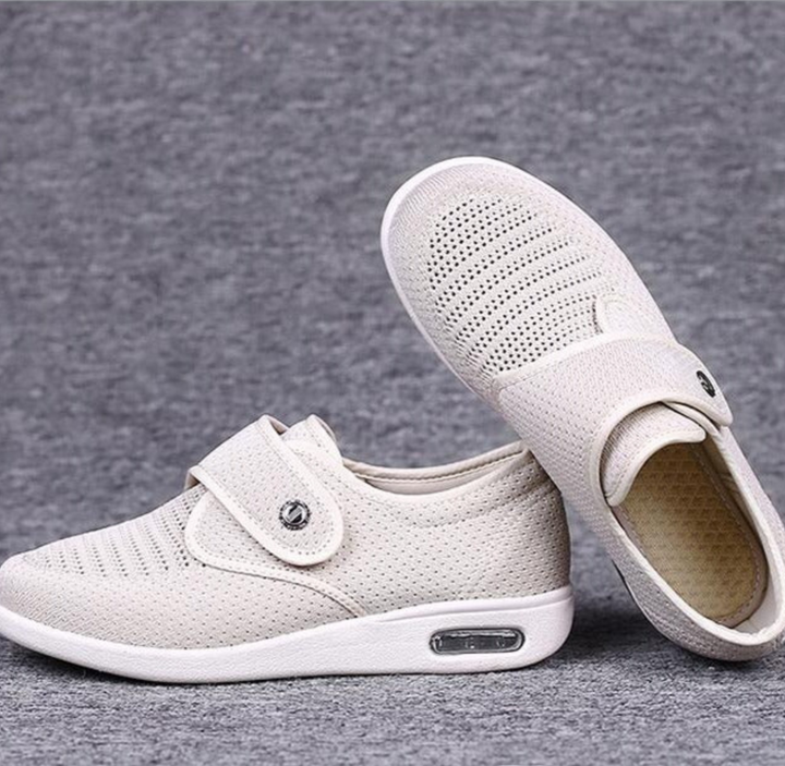 Wide diabetes shoes for women