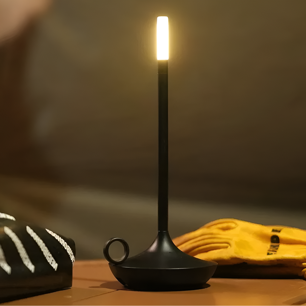 Wiederaufladbare Tischlampe mit Kerze