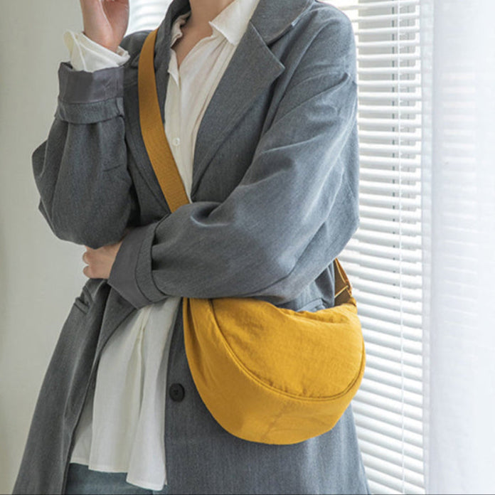 Geräumige Schultertasche aus Nylon für Frauen