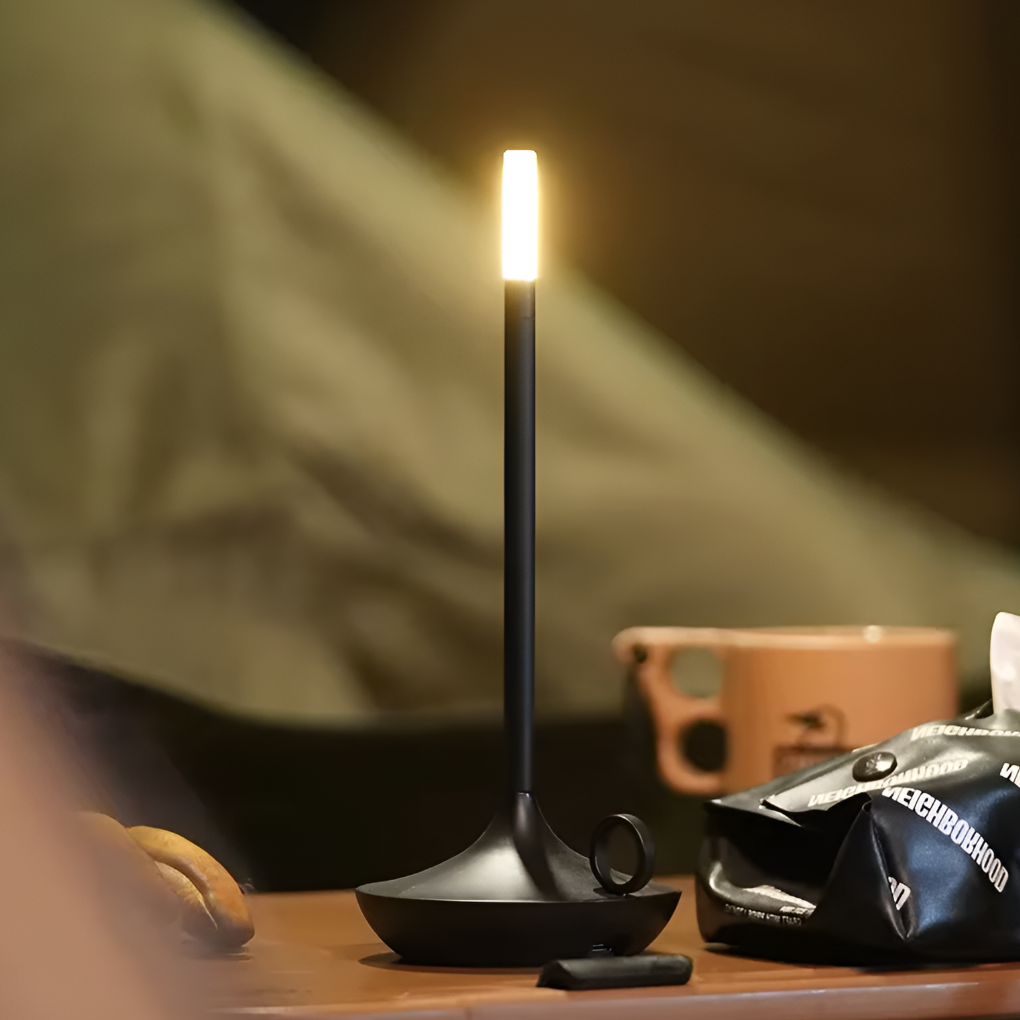 Wiederaufladbare Tischlampe mit Kerze