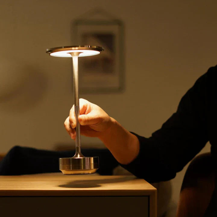 Trådløs og oppladbar LED-bordlampe med dimmefunksjon