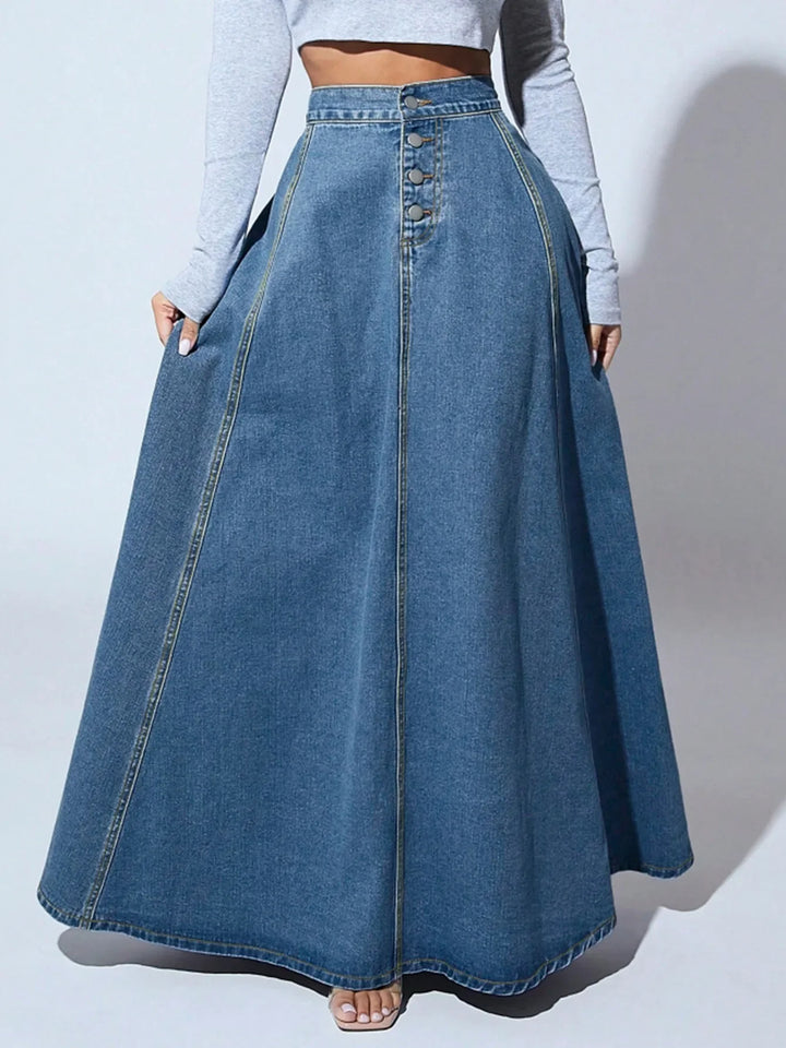 Women's denim skirt with A-line and button closure