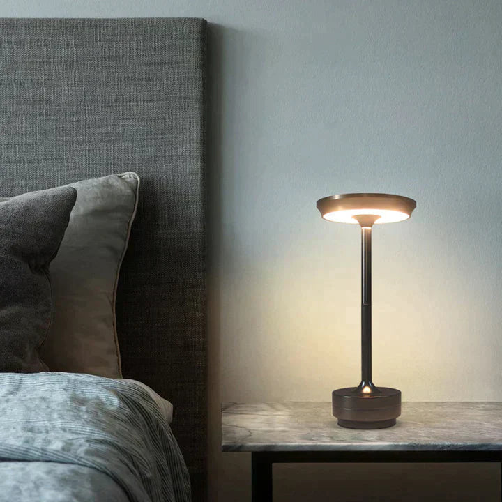 Trådløs og oppladbar LED-bordlampe med dimmefunksjon