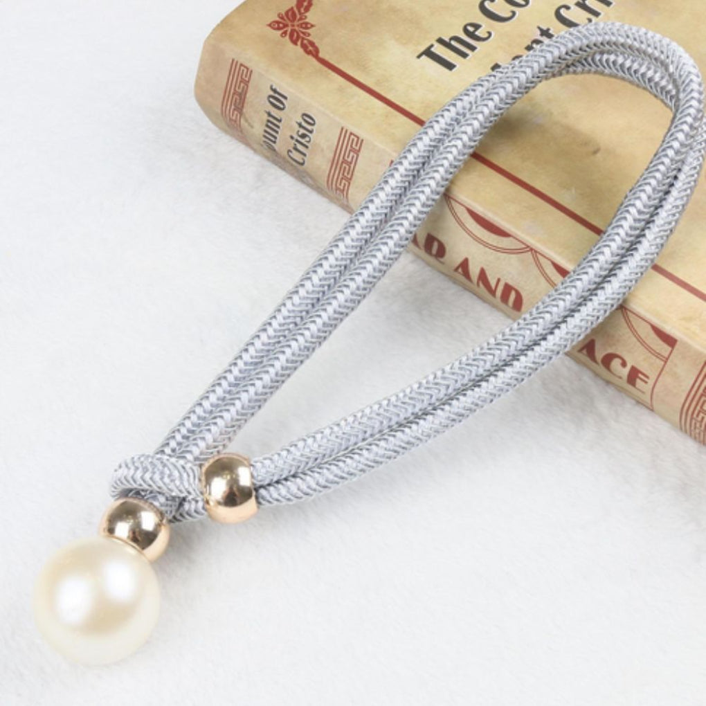 Shiny elegant 2-piece set with mother-of-pearl curtain tape