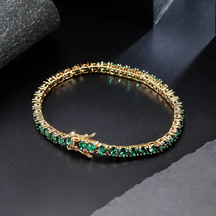 Elegant gullfarget armbånd med raffinerte detaljer
