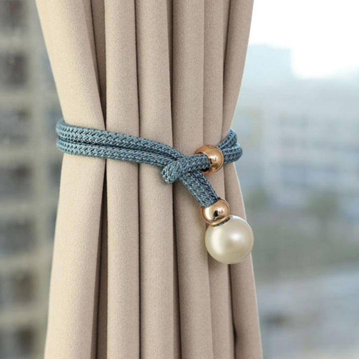 Shiny elegant 2-piece set with mother-of-pearl curtain tape