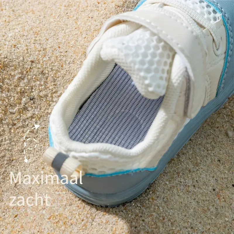 Flexible barefoot baby shoes