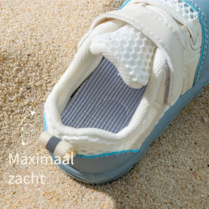 Flexible barefoot baby shoes