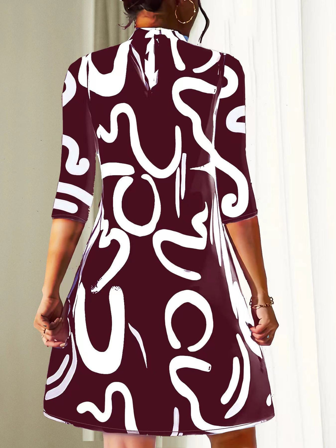Elegant and Comfortable Dress with Collar and Printed Pattern