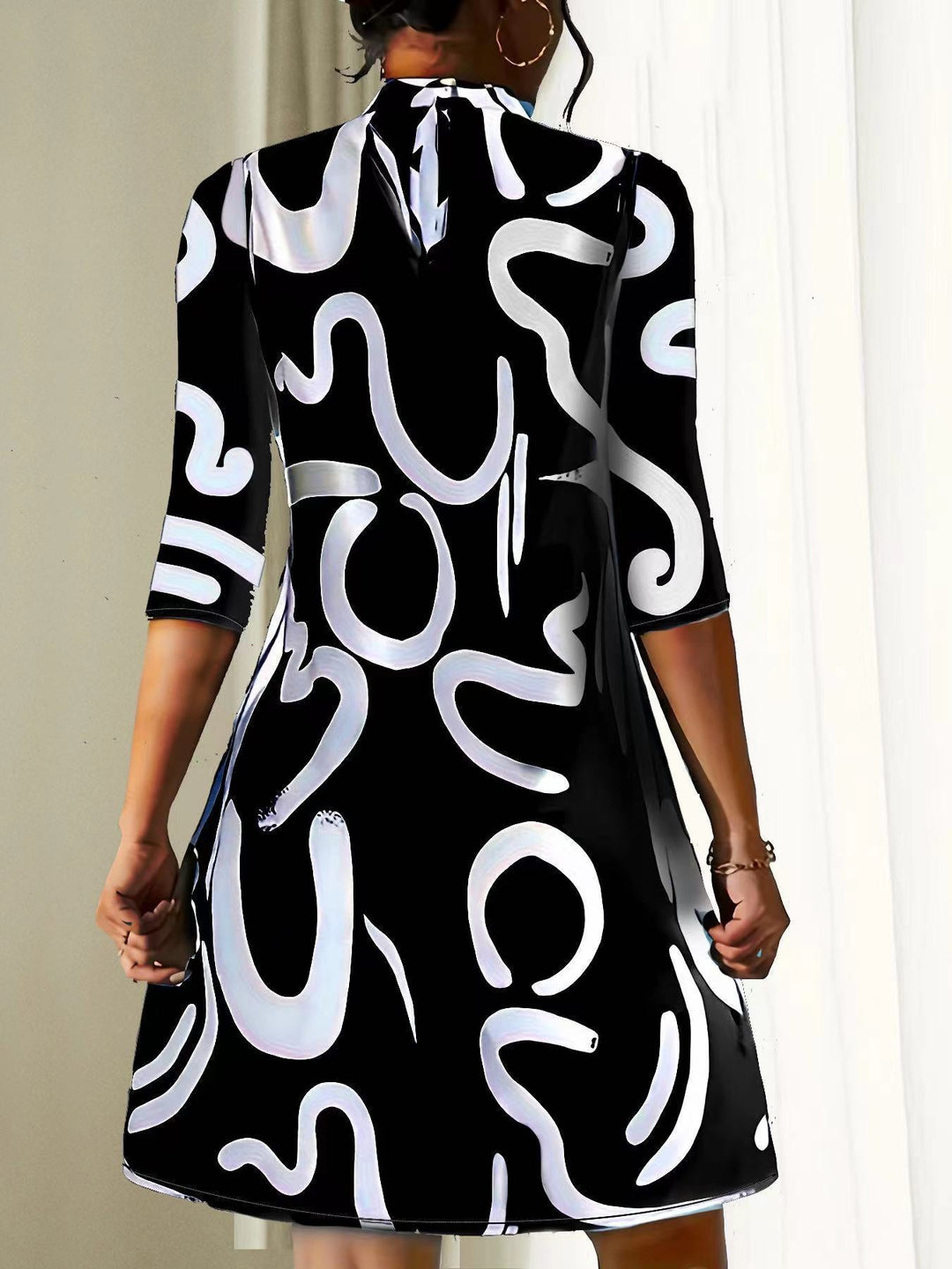 Elegant and Comfortable Dress with Collar and Printed Pattern
