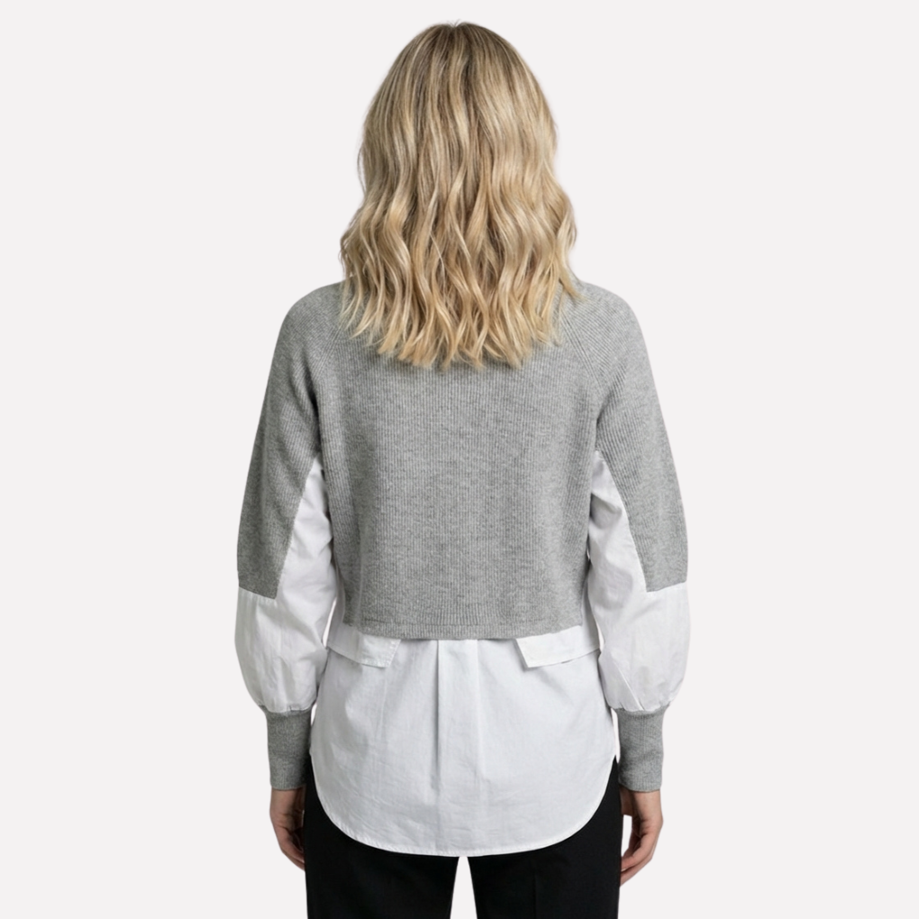 To-i-én genser med hvit blusekant