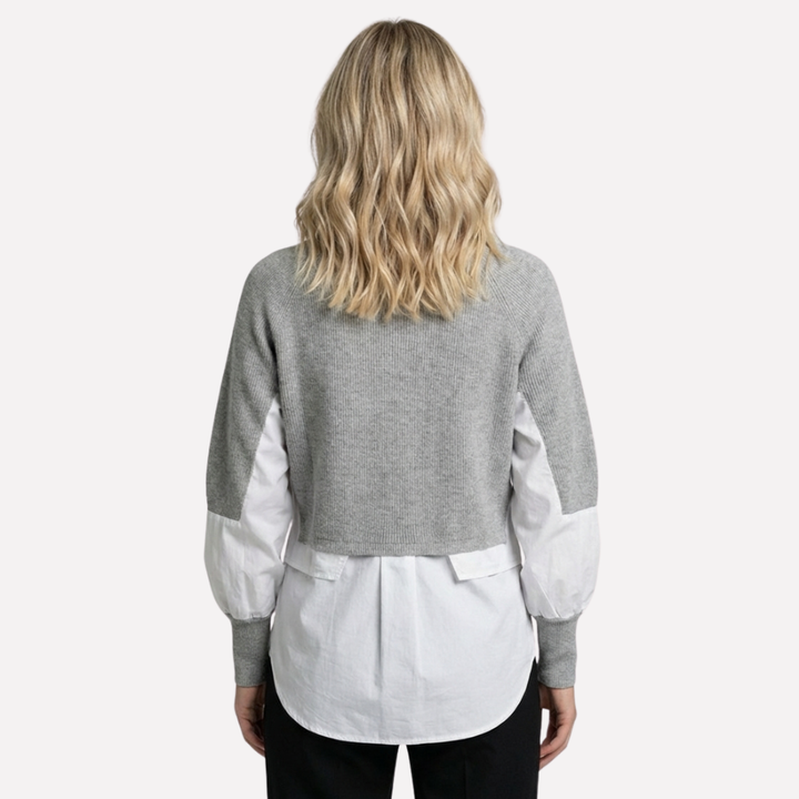 To-i-én genser med hvit blusekant