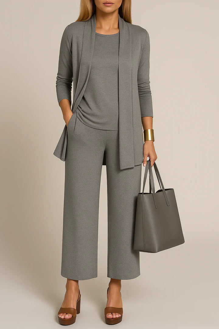 Stylish and refined 3-piece suit