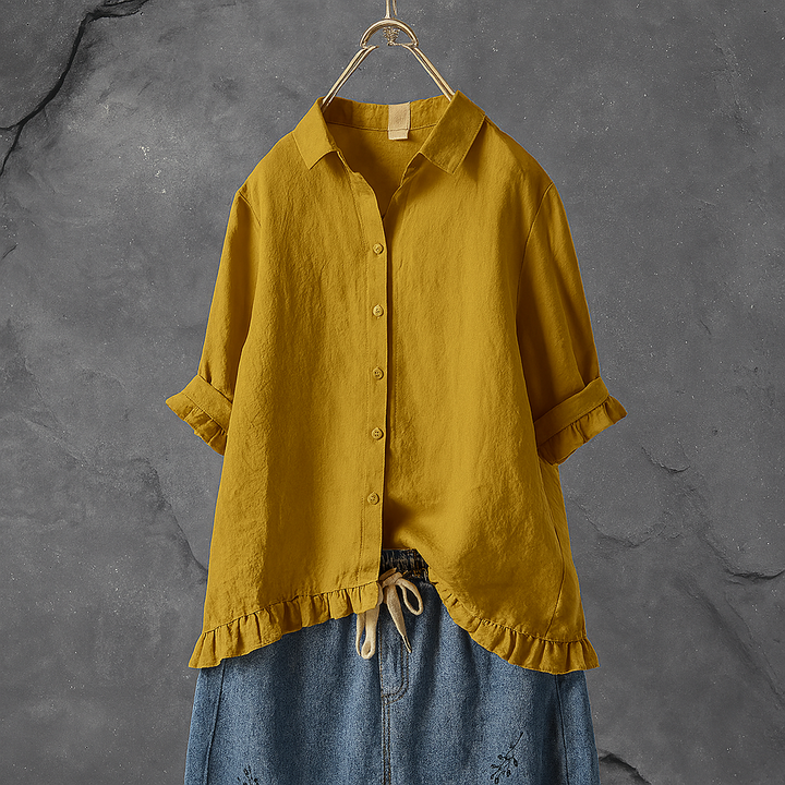 Blouse in cotton with buttons and ruffles on the edge